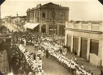 Durante a Revolução de 32, a Casa Barbieri, ao fundo, utilizou seu cofre para guardar o 