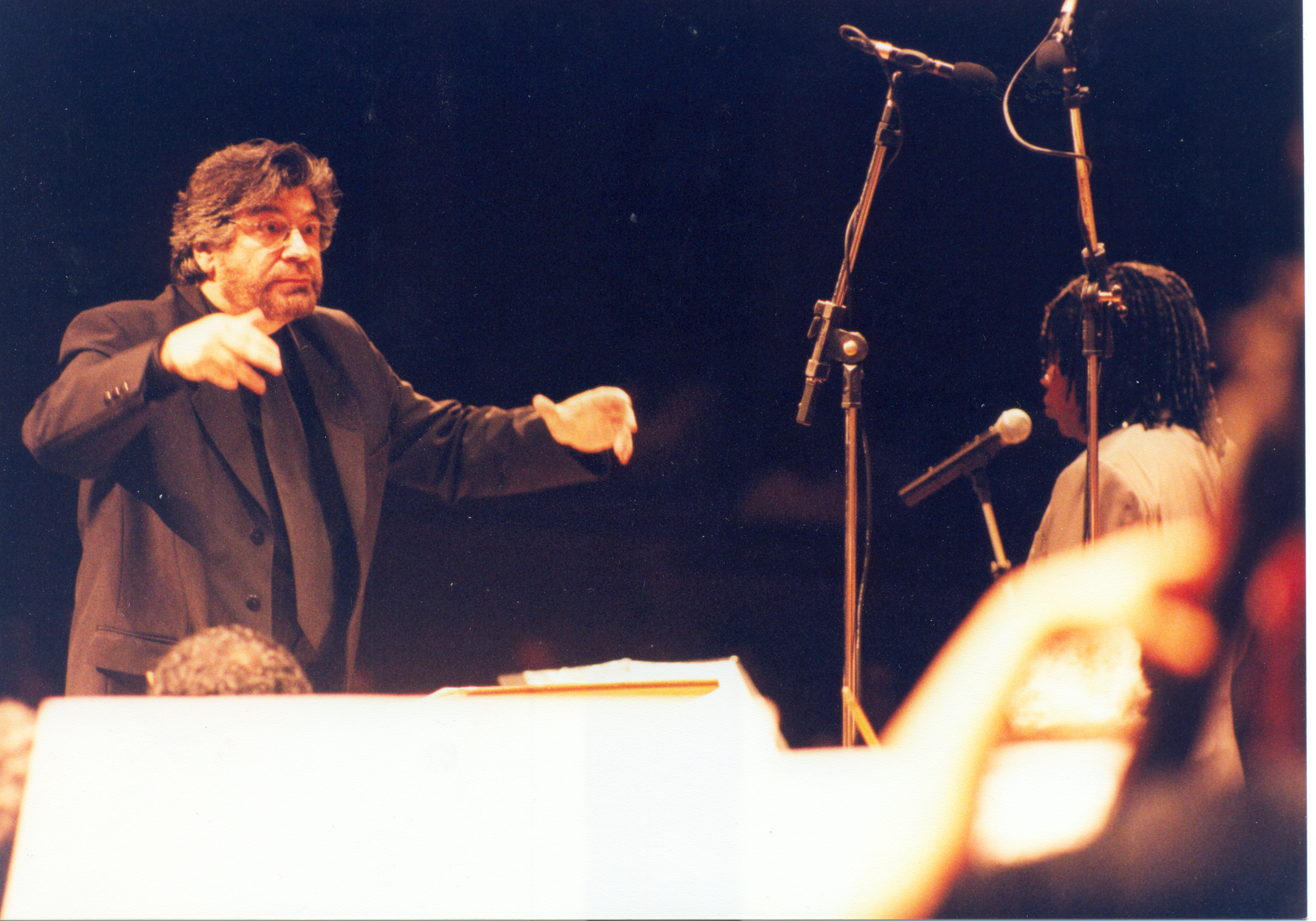 Wagner Tiso regendo Milton Nascimento, solista convidado, no concerto de Tiso com a Orquestra Sinfônica Brasileira em dezembro de 1999 no Teatro Municipal do Rio. Atualmente, Wagner se dedica também a música sinfônica, compondo suítes e choratas e realizando concertos em diversas cidades pelo Brasil e alguns países da Europa.