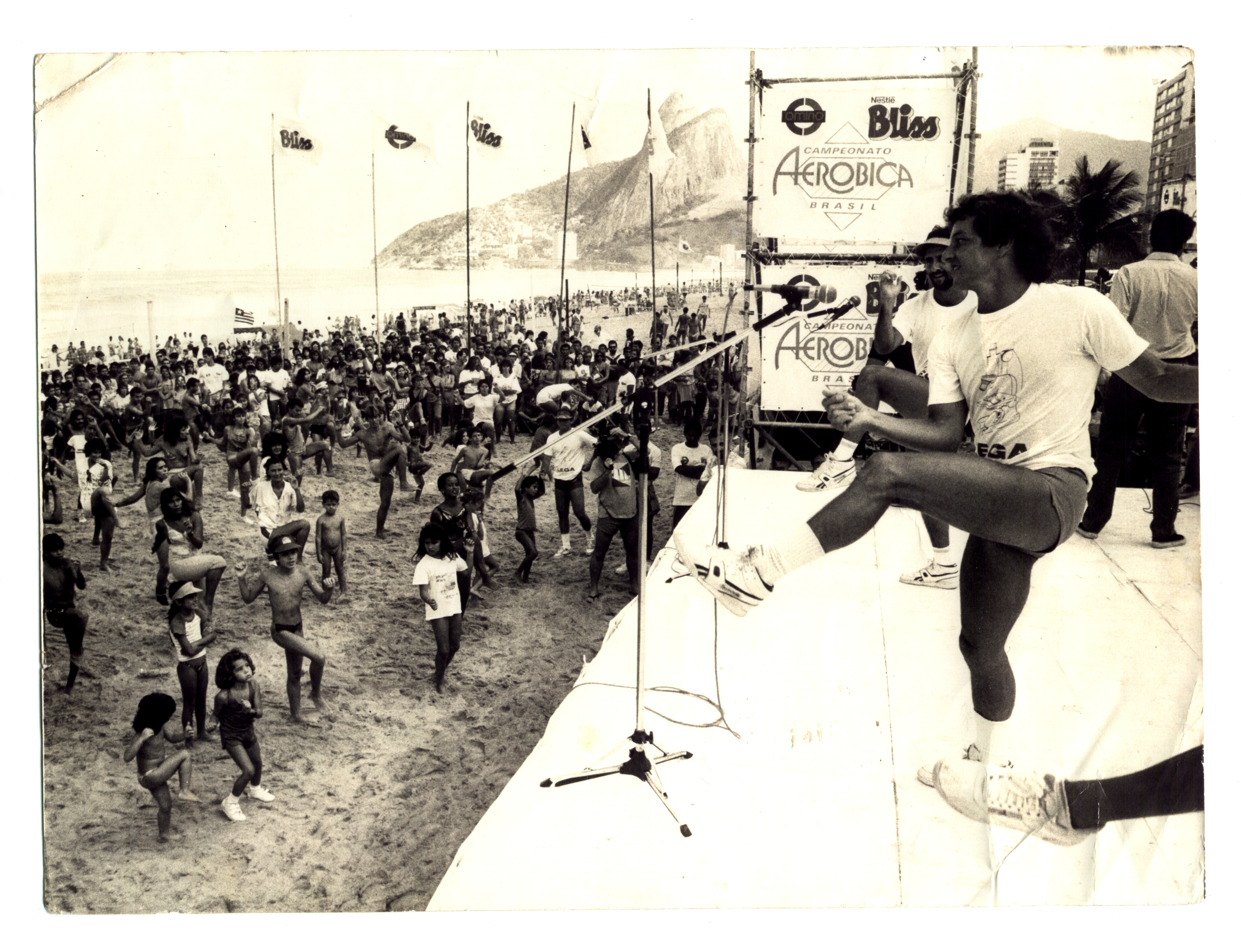 Campeonato de Aeróbica realizado na Praia de Ipanema.