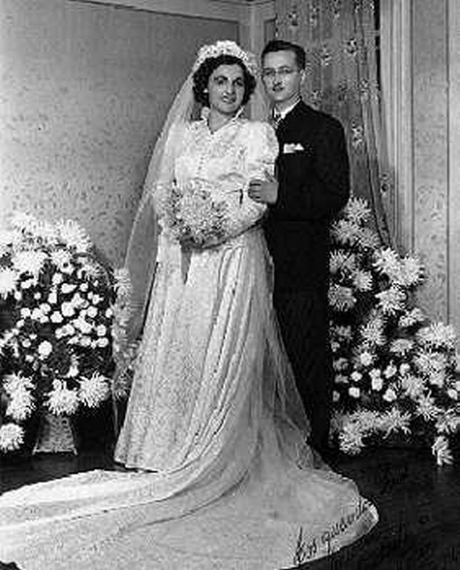 Retrato do casamento de Celeste Quintas Ferreira Dias e Nelson Ferreira Dias Rodrigues, que foi realizado na Basílica Nossa Senhora do Carmo, no bairro da Liberdade.