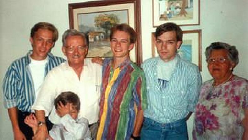 Nelson comemora o seu aniversário com os filhos Daniel, Henrique, Fernando, André Ferreira e a esposa Celeste.