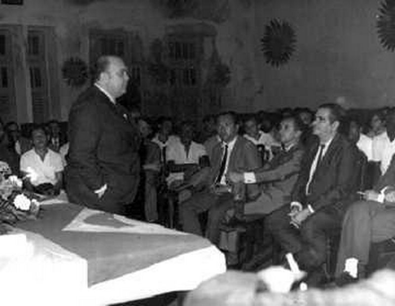 Leovegildo Motta (em primeiro plano) junto a outros gerentes da Erontex.