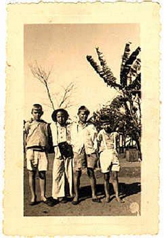 Juvenal Capato, Paulo, Oswaldo Capato e Cláudio Capato na fazenda onde moravam.