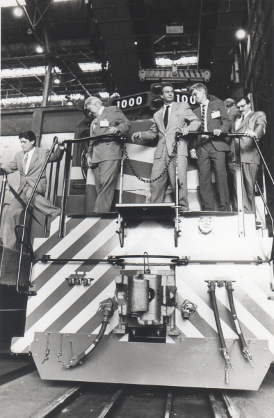 Lançamento da locomotiva de nº 1000, pela GEVISA - General Eletric Villares - Campinas. Presentes na foto: Governador Mario Covas, Presidente Rede Ferroviária Federal S.A. Isaac Popoutchi.