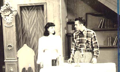 Vida Alves e Lima Duarte encenando o primeiro tele-teatro da TV Tupi.