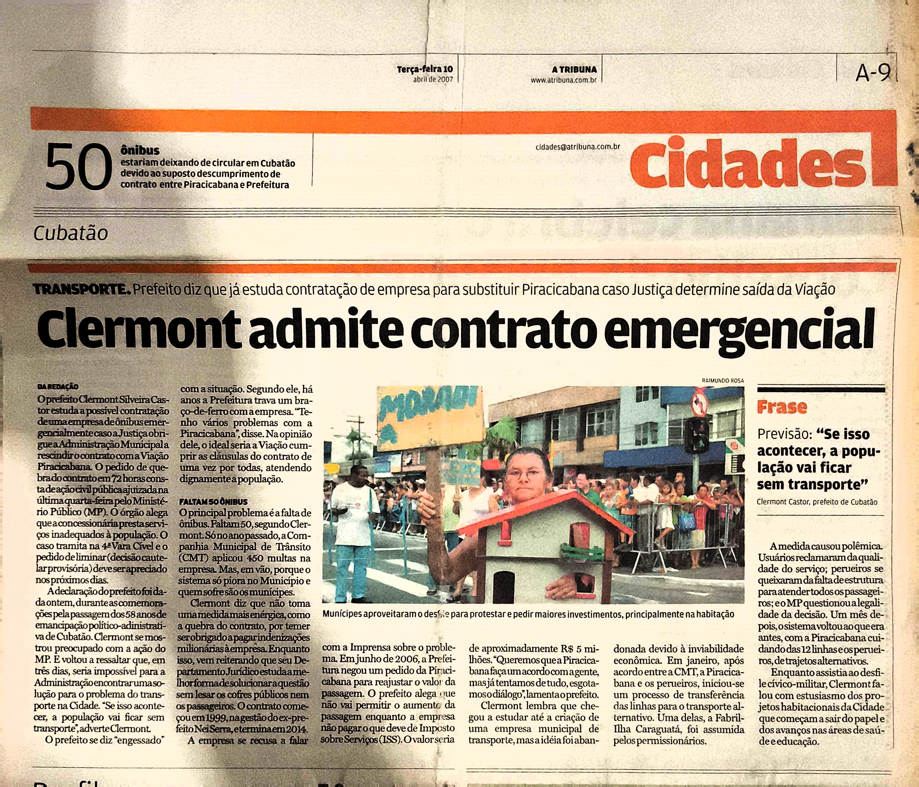 Matéria do jornal A Tribuna relatando a proposta do então prefeito Clermont Silveira Castor para estabelecer um contrato emergencial com uma empresa de ônibus, visando solucionar falhas no transporte público municipal. O documento reflete as dinâmicas administrativas e os desafios de mobilidade urbana enfrentados por Cubatão naquele período, oferecendo registro importante para a compreensão das estratégias adotadas para garantir o deslocamento da população.