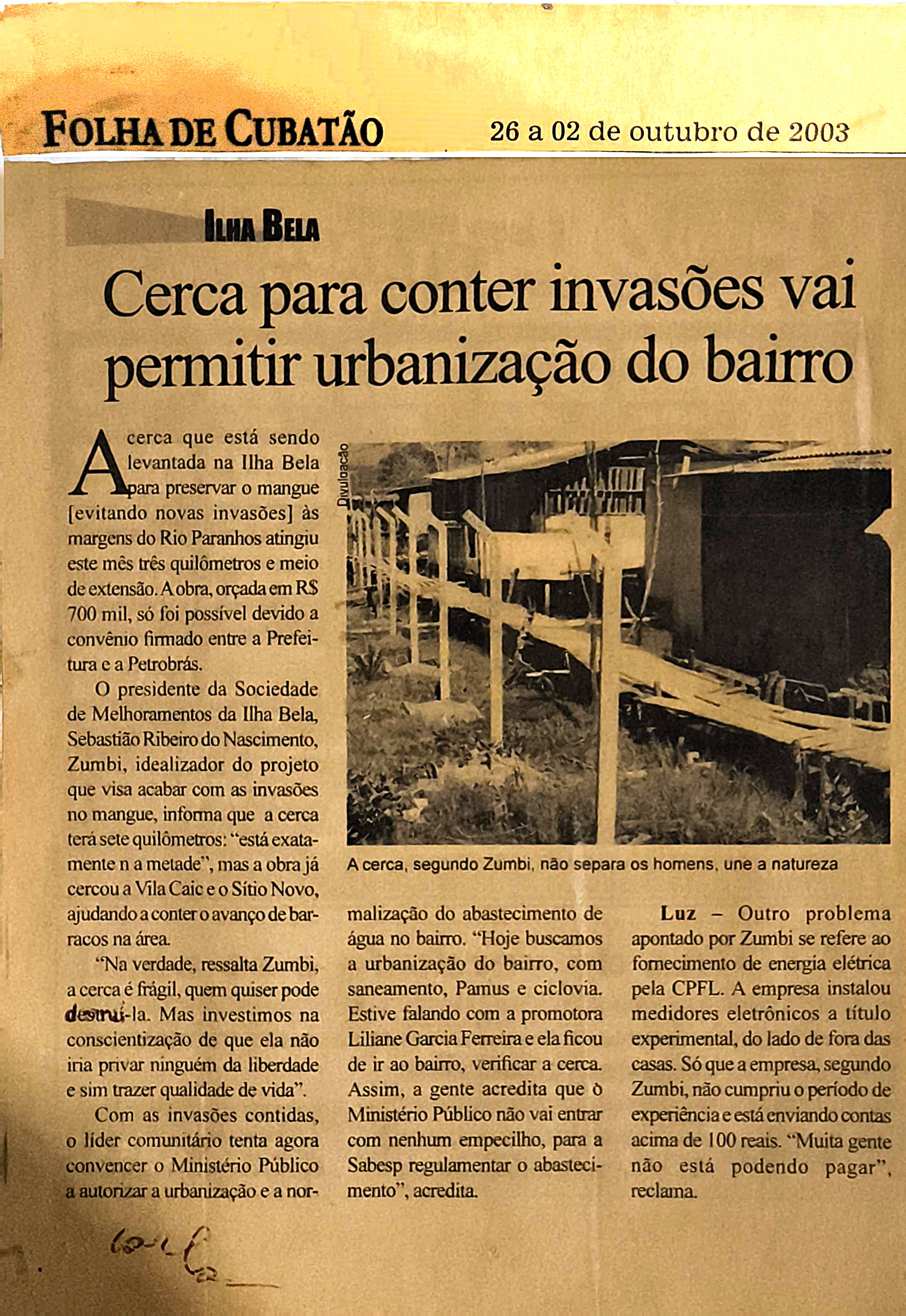 Matéria da Folha de Cubatão, registrando o início da instalação de uma cerca na região da Ilha Bela, na Vila Esperança, destinada a conter invasões territoriais e viabilizar futuras obras de urbanização. A iniciativa, articulada por Zumbi, marcou o primeiro passo concreto rumo à reorganização espacial do bairro. Embora o processo de urbanização ainda levasse anos para se consolidar, este documento representa um marco simbólico e administrativo no avanço das melhorias estruturais.
