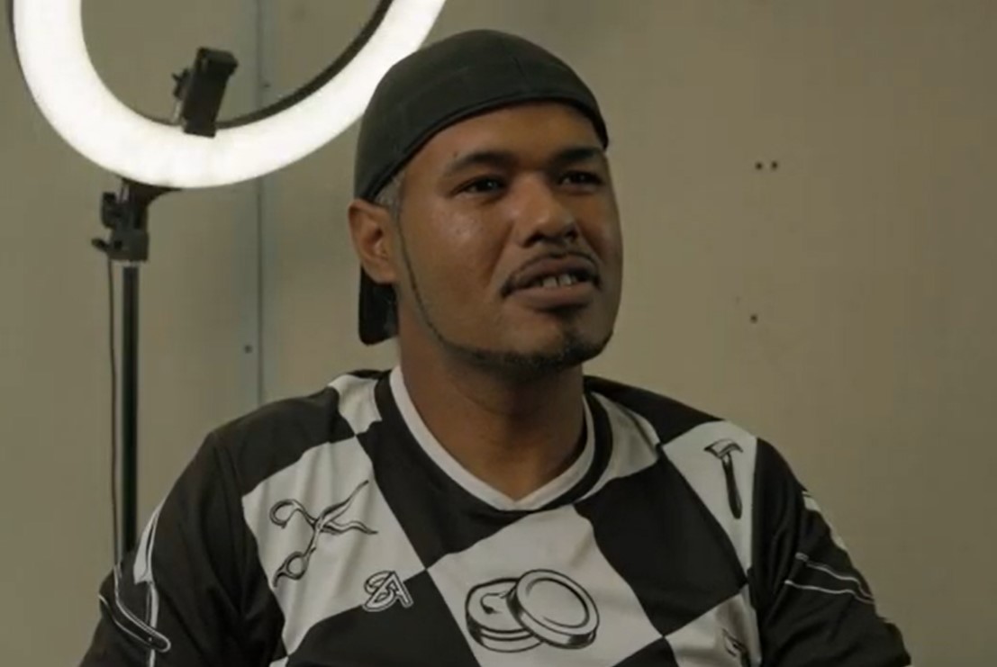 Hoje não tenho mais um espelho quebrado