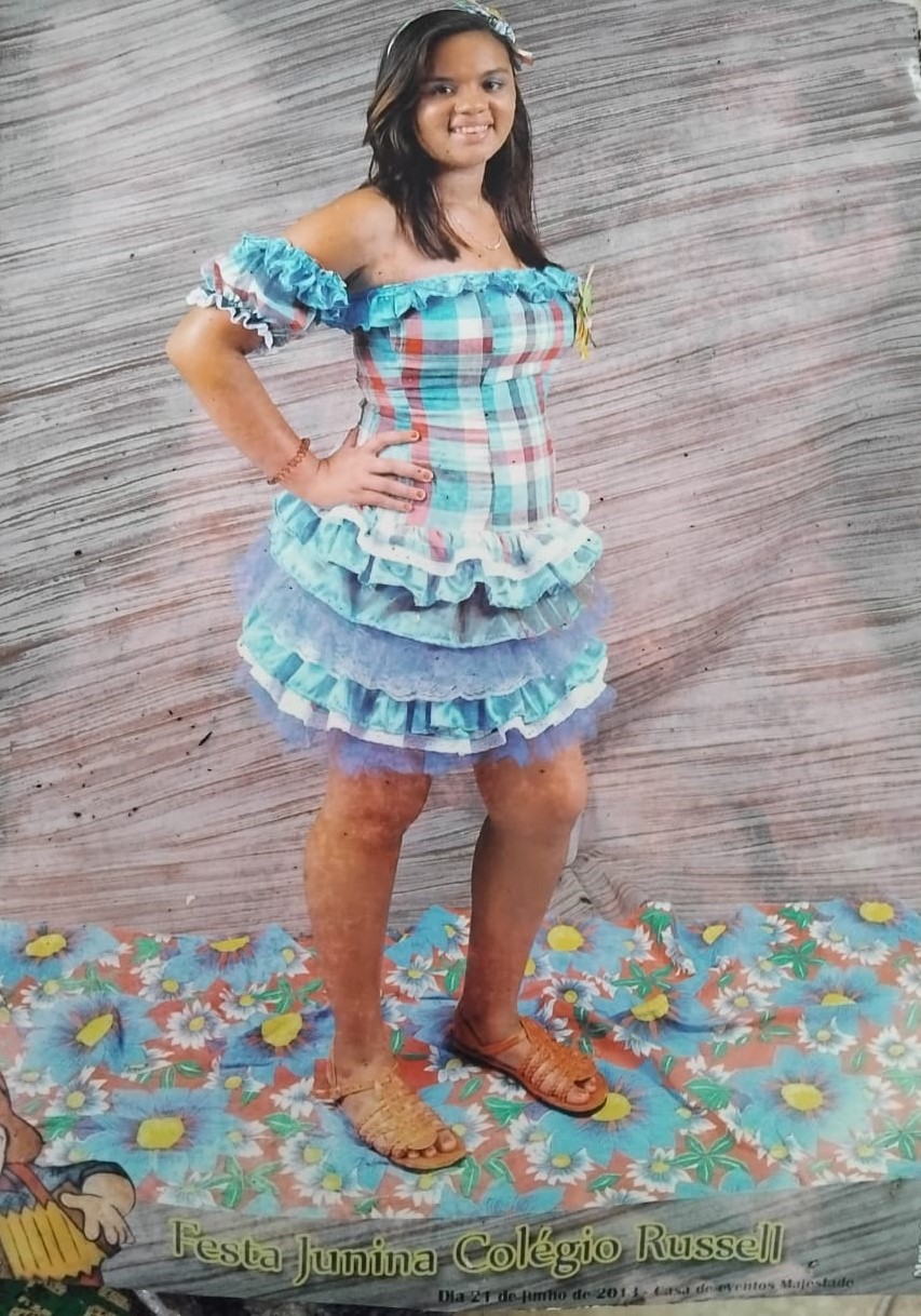 Bianca (filha), na festa de são João do colégio Russell.