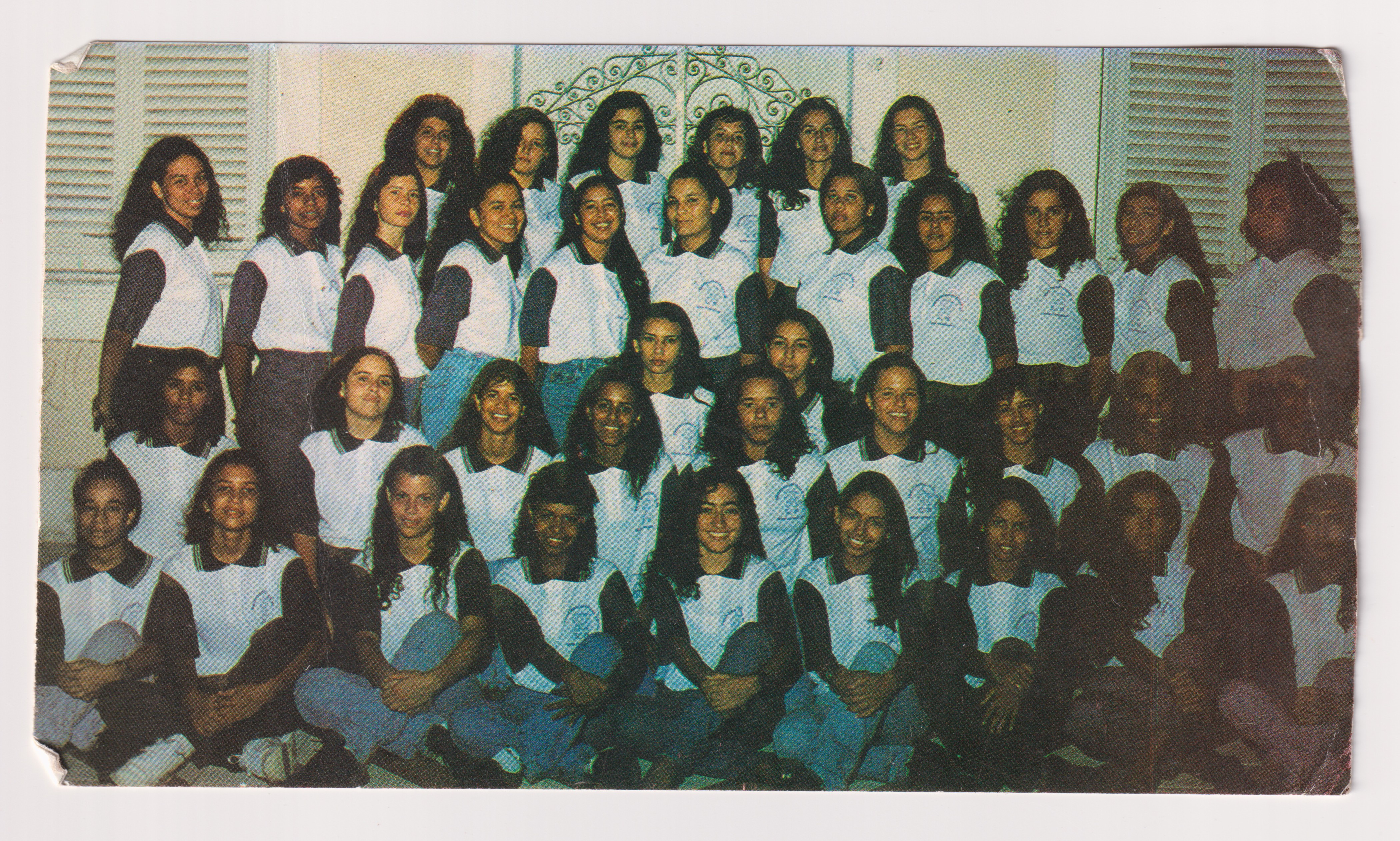 Andrea e sua turma do Colégio Nossa Senhora do Bom Conselho em sua colação de grau.