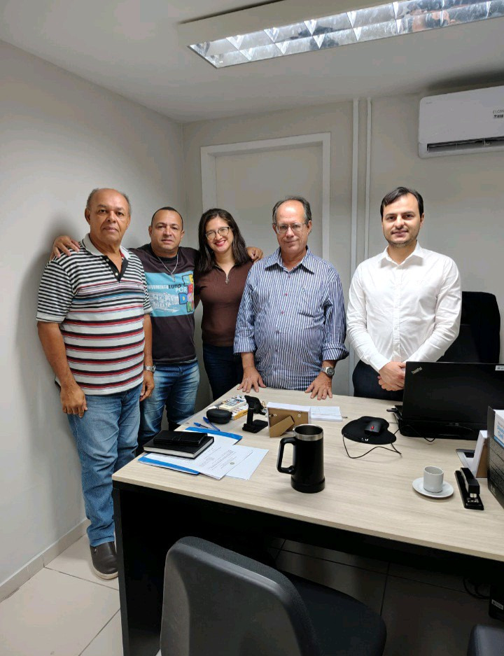 Integrantes do MUVB participam de Reunião na Defensoria Pública do Estado de Alagoas, para tratar das questões referentes ao Cemitério Santo Antônio. José Balbino, Jackson Douglas (integrante do MUVB), Neirevane Nunes (integrante do MUVB), Dr Cássio de Araújo (Coordenador Geral do MUVB) e Dr. Lucas Valença (Defensor Público).