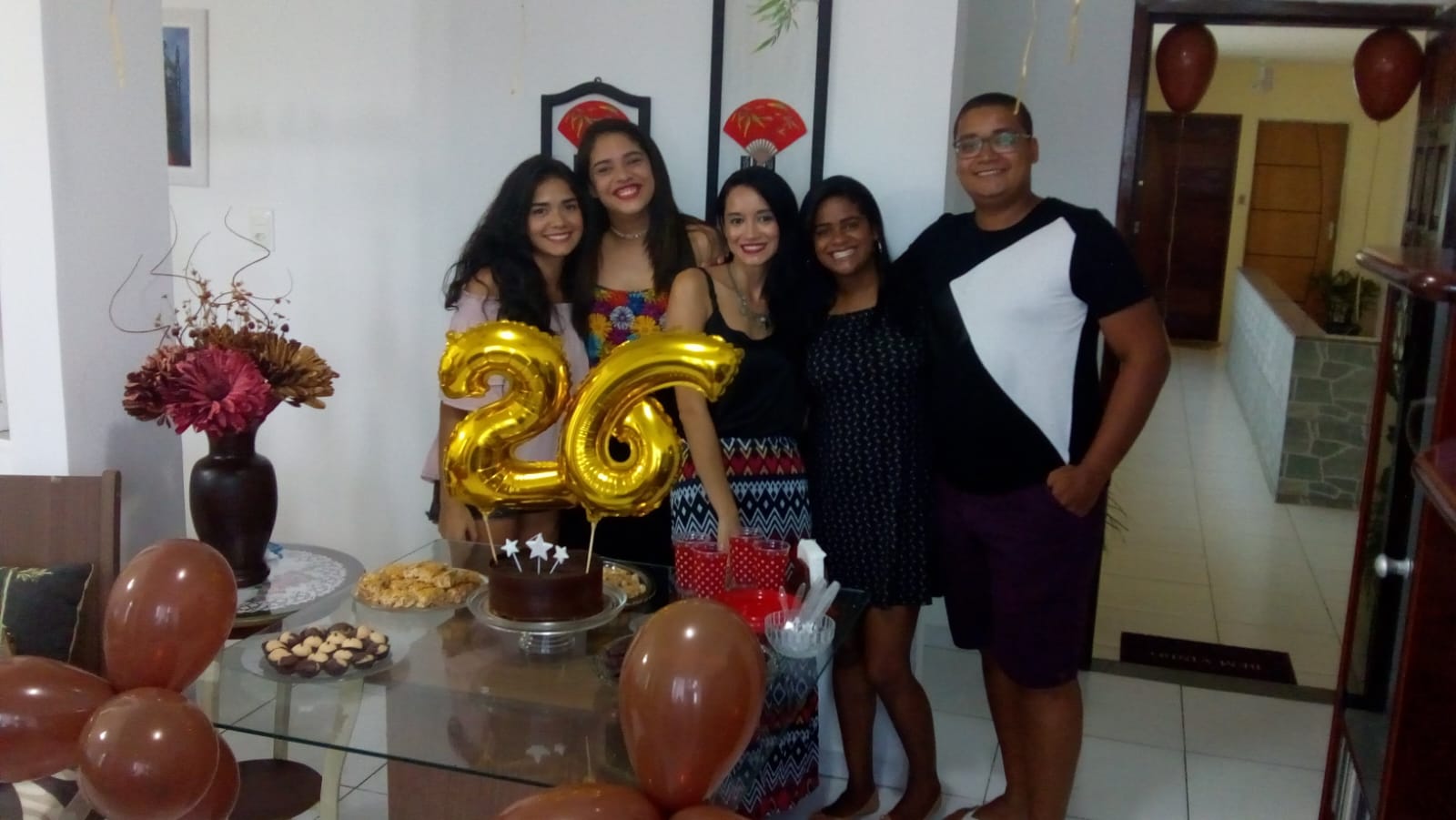 Último aniversário de Elisa no bairro do Pinheiro, em abril de 2018.
Na foto Jennifer, Karol, Elisa, Elane e Thiago.