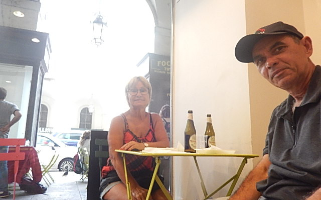 Zeneida e eu num barzinho em Milão-IT.