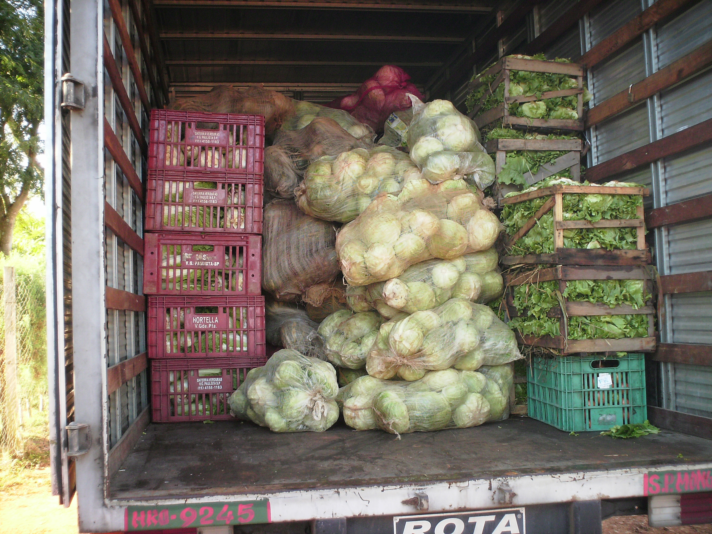 Caminhão com os Alimentos do PAA
