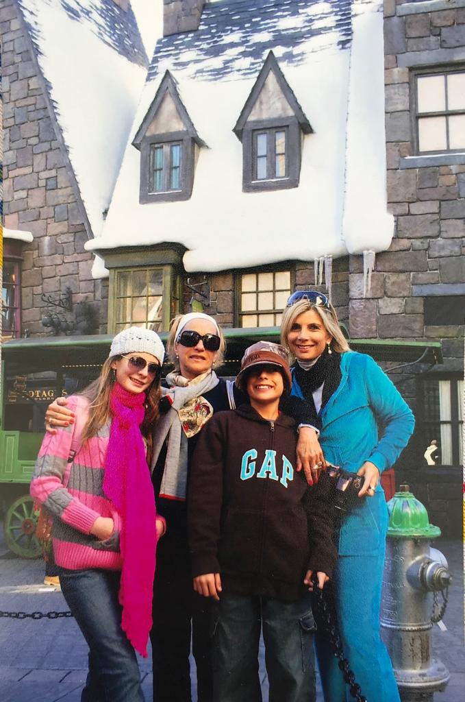 Mariza com a filha Karine e os netos Nicole e Henrique