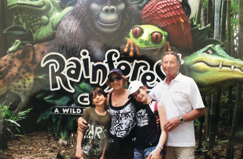 Mariza e Jorge com os netos Nicole e Henrique