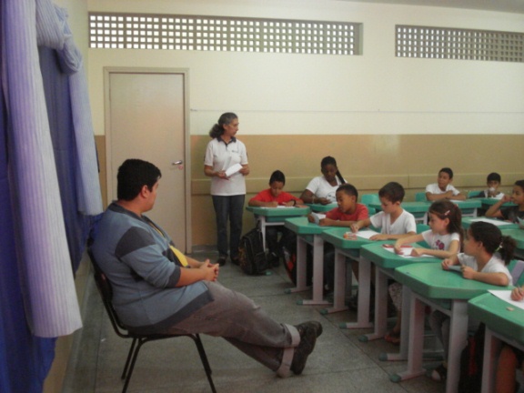 personagem: Depoente, a professora e alguns alunos.<br>historia: *<br>