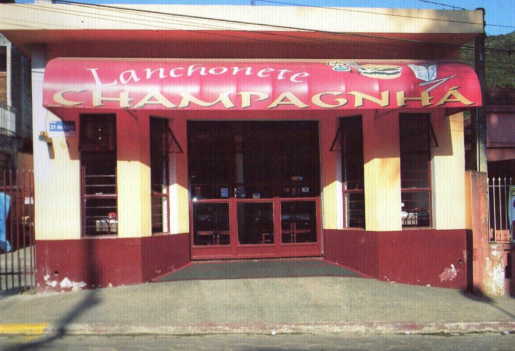personagem: Somente o restaurante<br>historia: Foi fotografada a fachada para usar como modelo para a capa do livro do depoente.<br>