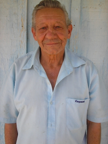 personagem: Senhor Samuel<br>historia: A coordenadora e a professora foram até a casa do depoente para fotografa-lo.<br>