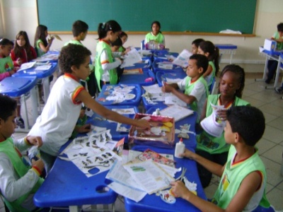 personagem: Alunos da EM Profª Inês Rodrigues Cesarotti<br>historia: Alunos da EM Profª Inês Rodrigues Cesarotti registrando as suas memórias.<br>