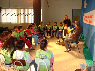 personagem: Alunos da EM Profª Inês Rodrigues Cesarotti e o Sr Yoshio Sato.<br>historia: Alunos da EM Profª Inês Rodrigues Cesarotti e o Sr Yoshio Sato.<br>