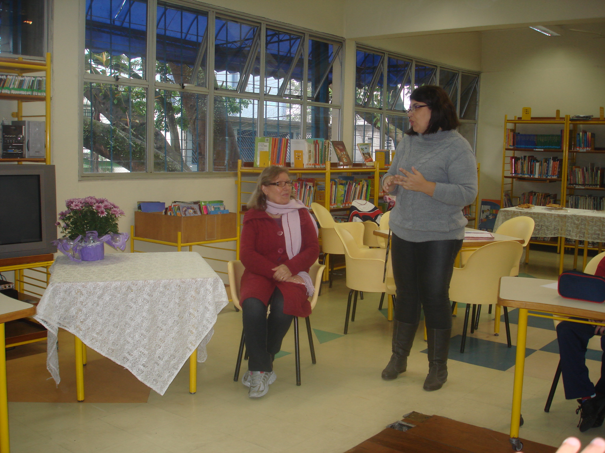 personagem: Professora Claudia Conde Canado e Cheila Magaly thomas<br>historia: Professora Claudia conta à  Cheila o processo do nosso projeto e fala sobre a importância daquele momento para todos nós do grupo.<br>