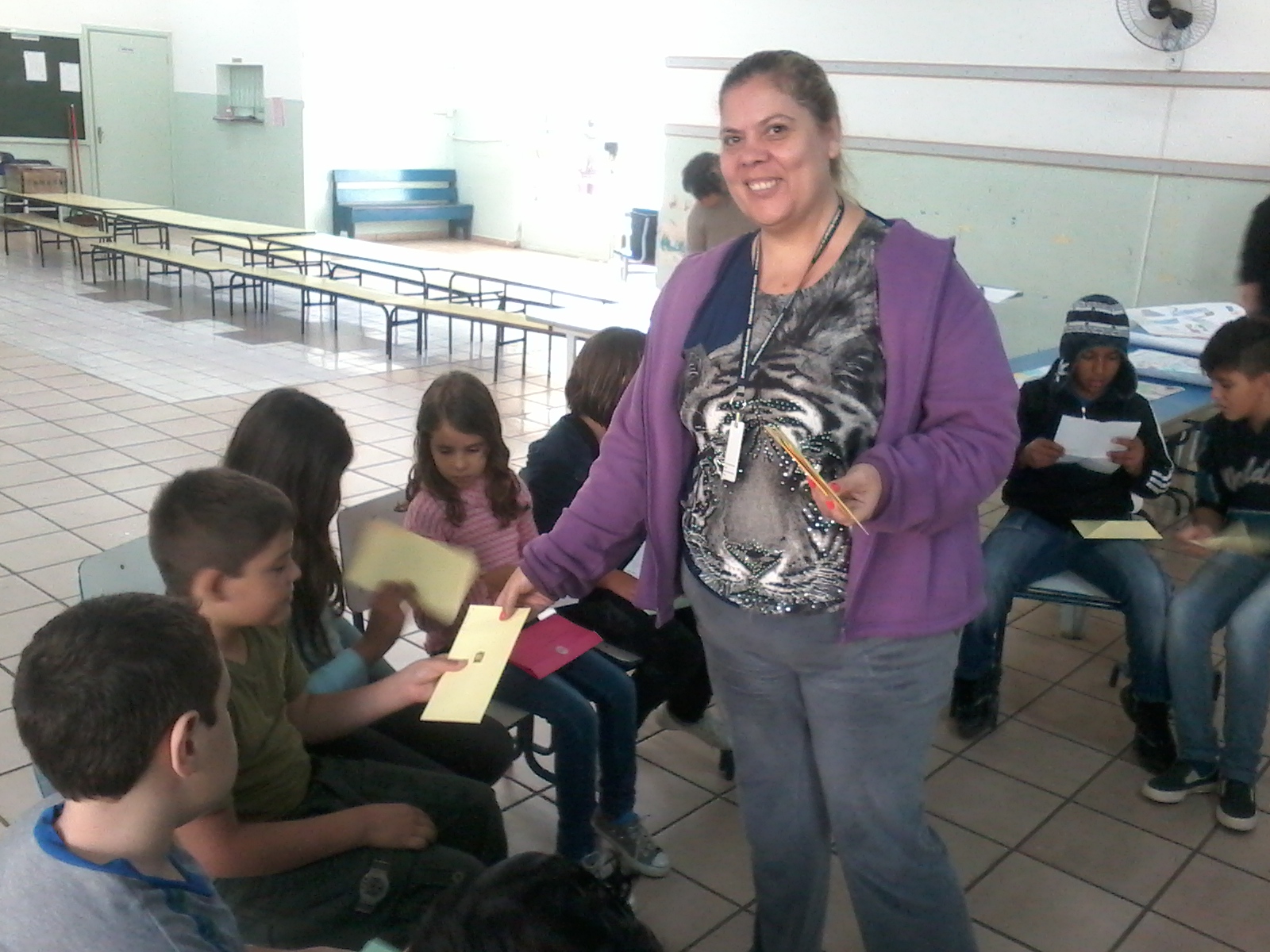 PROFESSORA REGINA E ALUNOS DO 5º ANO A