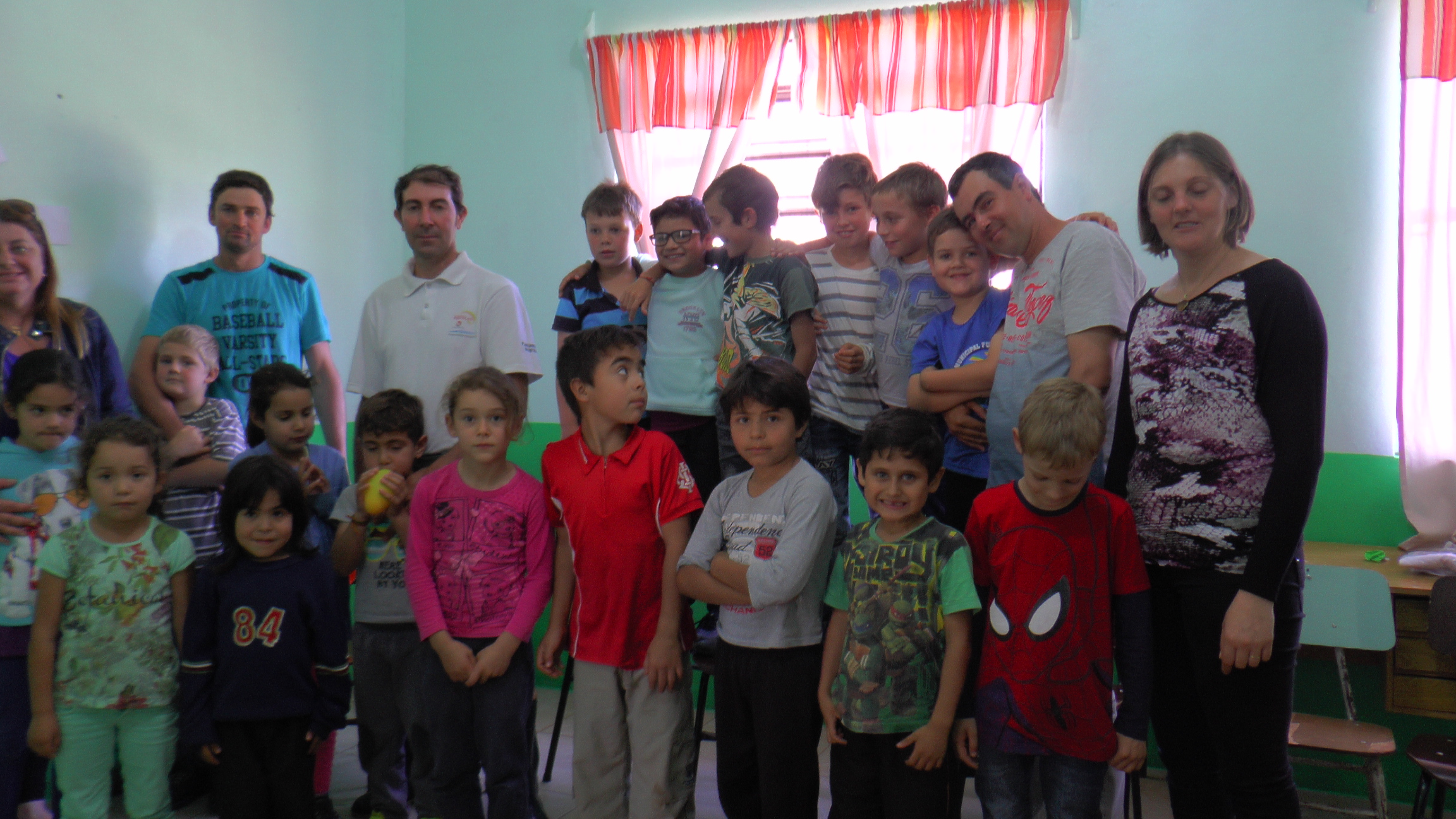 A participação dos pais nos conteúdos e, também, de conhecer sua realidade e história do Assentamento Alvorada e um melhor entendimento sobre suas conquistas no momento. Destacando à valorização do lugar e suas particularidades. E utilizou-se as Tecnologias de Informação e Comunicação (TIC) em rede, o programa PAINT, com o qual construíram desenhos sobre os tipos de casa que conhecem na sua localidade.