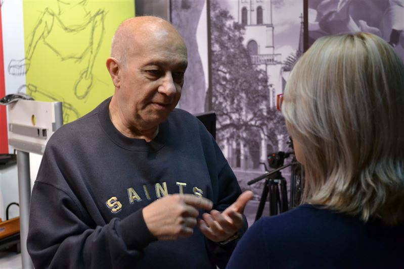 Professor e jornalista, Sérgio Reis concede entrevista para a acadêmica Nathália Lauxen