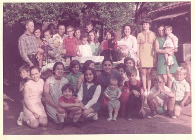 personagem: Anacleto Garcia, Divina, Candido Garcia, Lourdes, Ana, Terezinha, Vera, Marilza, Silvana, Ana Lu<br>historia: Festa de aniversário, provavelmente tirada pelo meu Tio Job (o fotógrafo da família). O ano ainda não foi confirmado.<br>