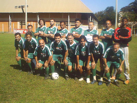 personagem: Eustáquio e companheiros de equipe<br>historia: Foto tirada durante a disputa do campeonato interno de futebol society.<br>