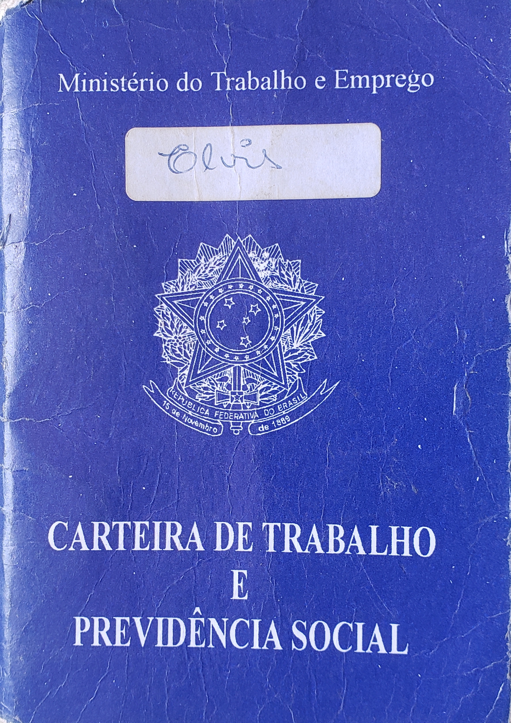 Carteira de trabalho representando o emprego, o esforço e o ganha pão do dia a dia.