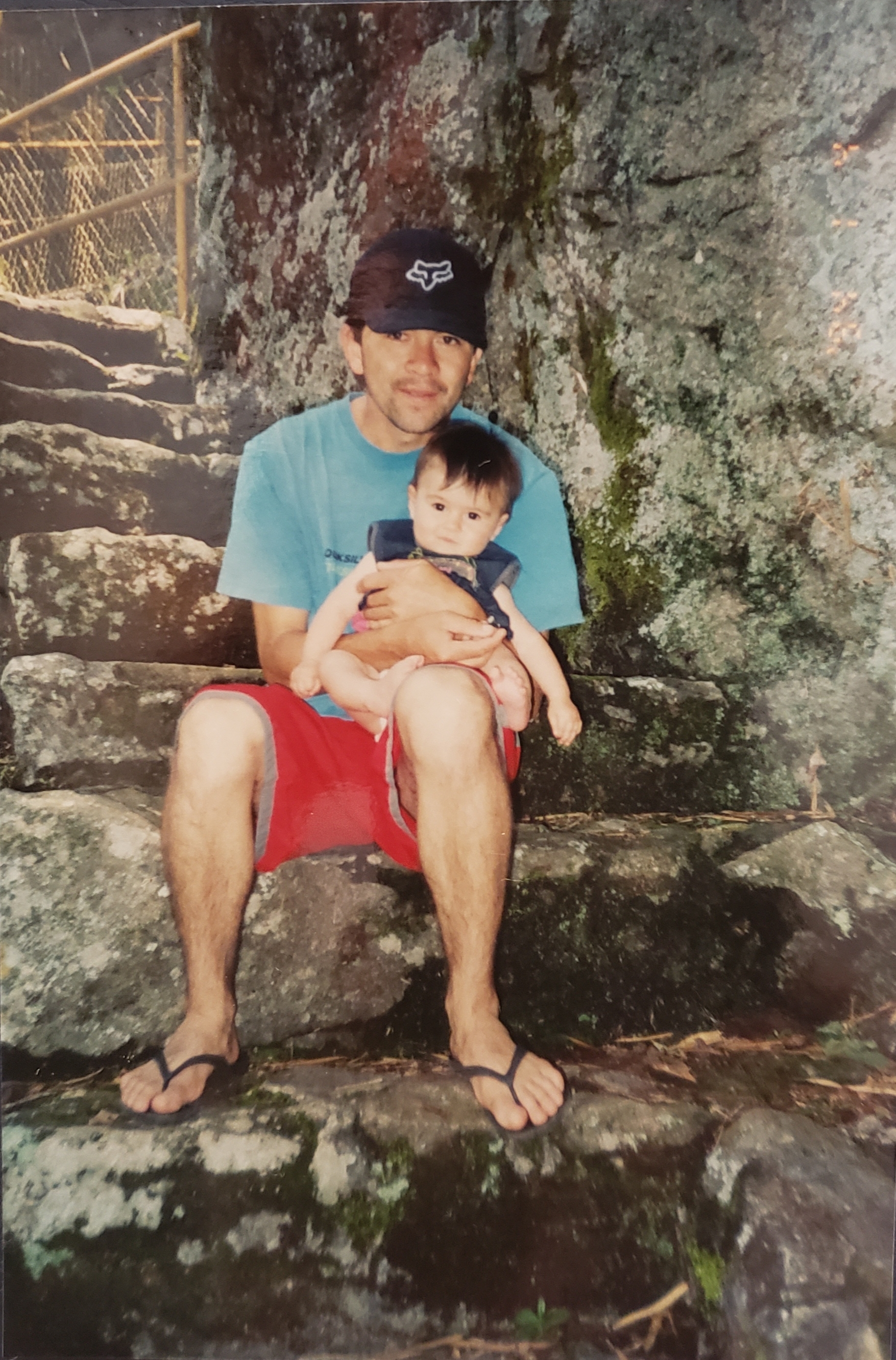 Foto com a filha, que não tinha completado nem um ano, representa o contado das filhas com o museu.