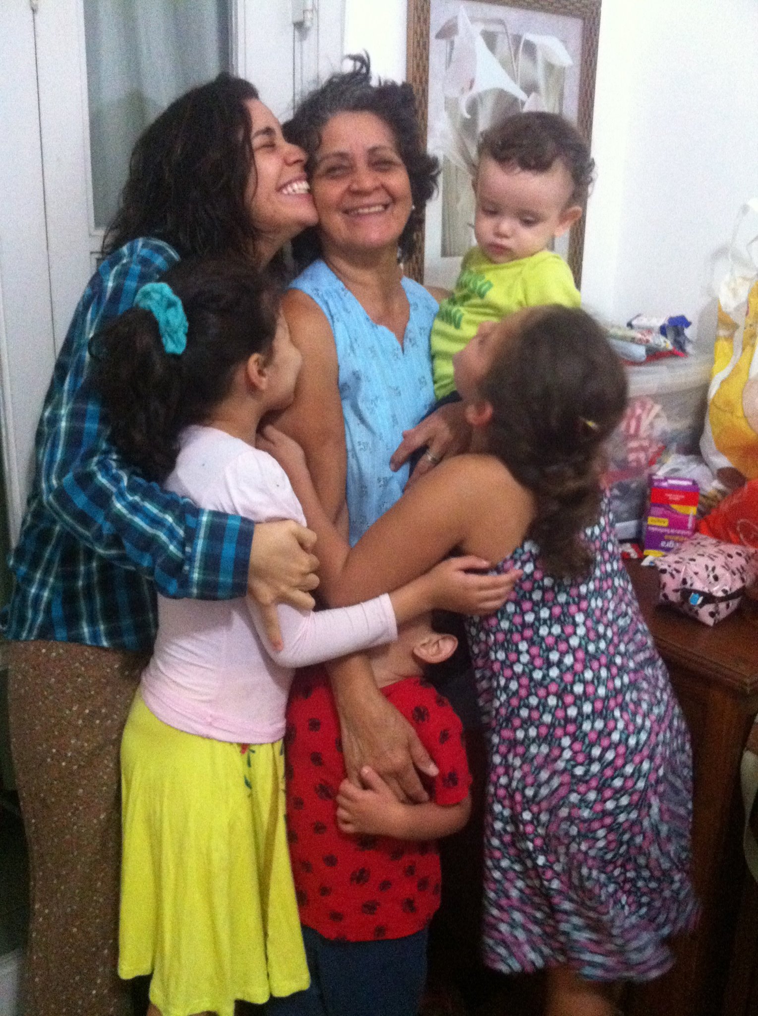 A menina Lucia, já crescida, mãe e avó