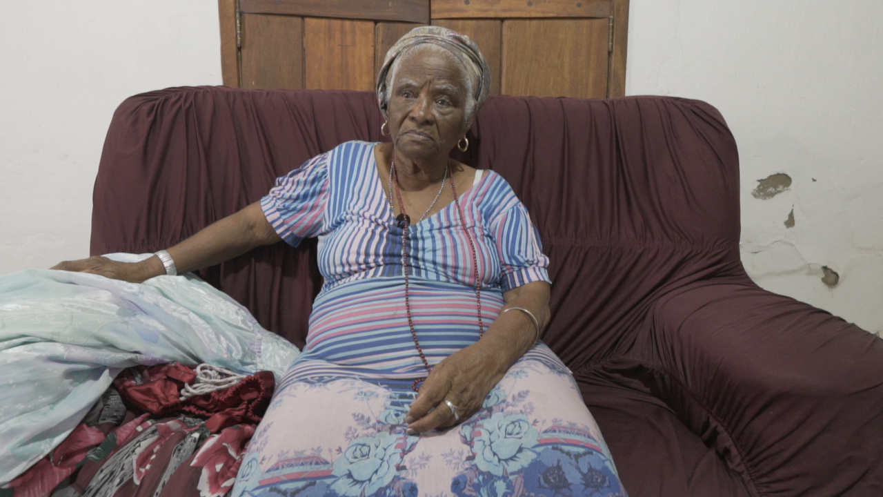 É uma sobrevivência e coragem, fazer acarajé. O acarajé pertence à Iansã. Pertence.