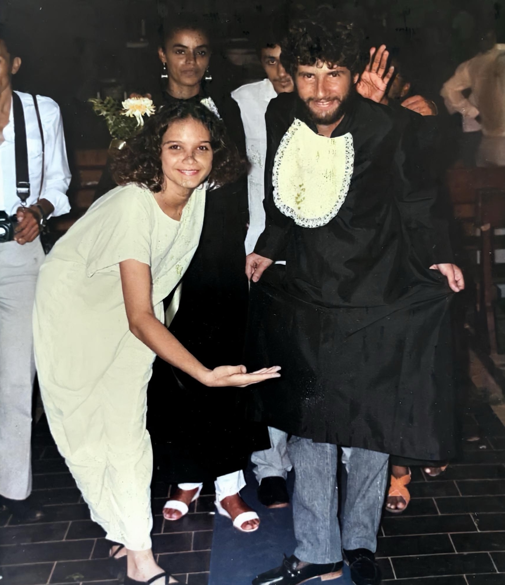 Binho Marques em sua formatura em História, em 1994, com Marina Silva ao fundo. Mais que colegas de curso, dividiam sonhos de transformação social.