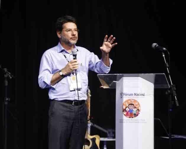 Binho Marques durante sua participação no 15º Fórum Nacional da UNDIME (União Nacional dos Dirigentes Municipais de Educação), contribuindo com reflexões sobre políticas públicas e os desafios da educação pública no Brasil.