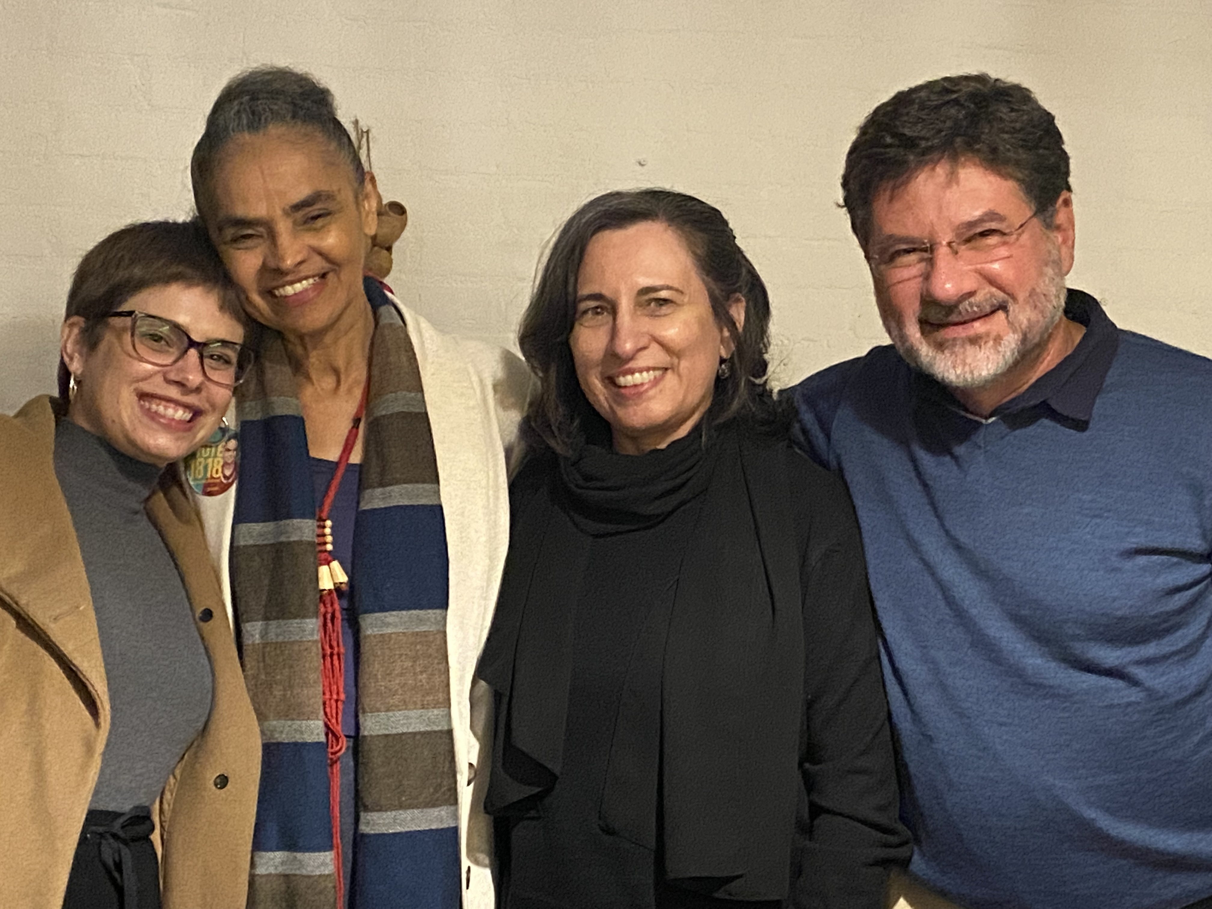Reunião da campanha de Marina Silva à deputada federal por São Paulo, com a presença de Flávia, esposa de Binho Marques, e de sua filha Beatriz, em um momento de articulação política e apoio à candidatura.