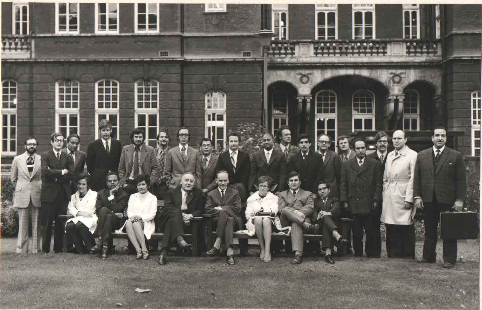 Grupo de fellows. Na fila dos que estão em pé, eu sou o terceiro da direita para a esquerda. O oitavo nesta mesma fila, da direita para a esquerda é o Dr. Sebastião Eurico de Melo e Souza, neurologista de Goiânia.