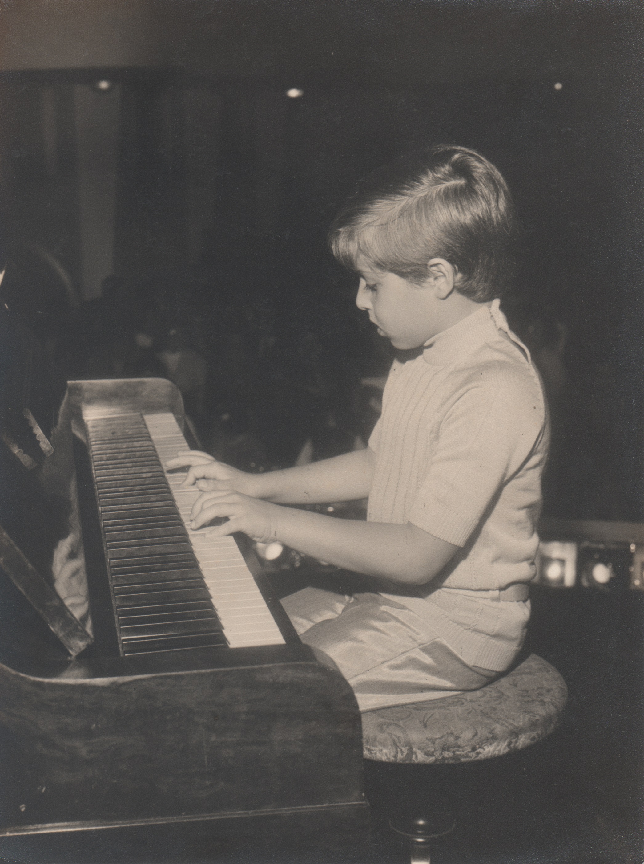 O filho de Anna, Paulo Roberto, começou a tocar piano aos cinco anos 