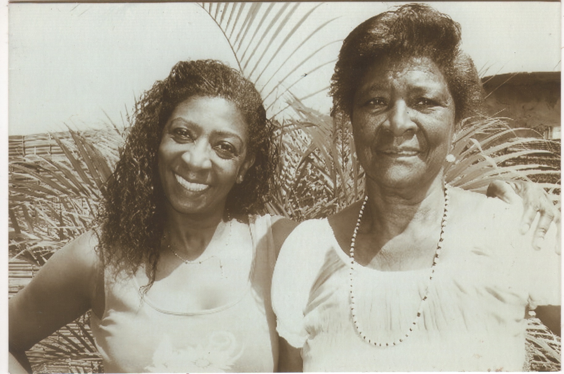 Eu e minha mãe, Elza. Estávamos em Bauru para seu aniversário de 78 anos. Estavam todos os parentes reunidos para a comemoração. Ela estava muito feliz!