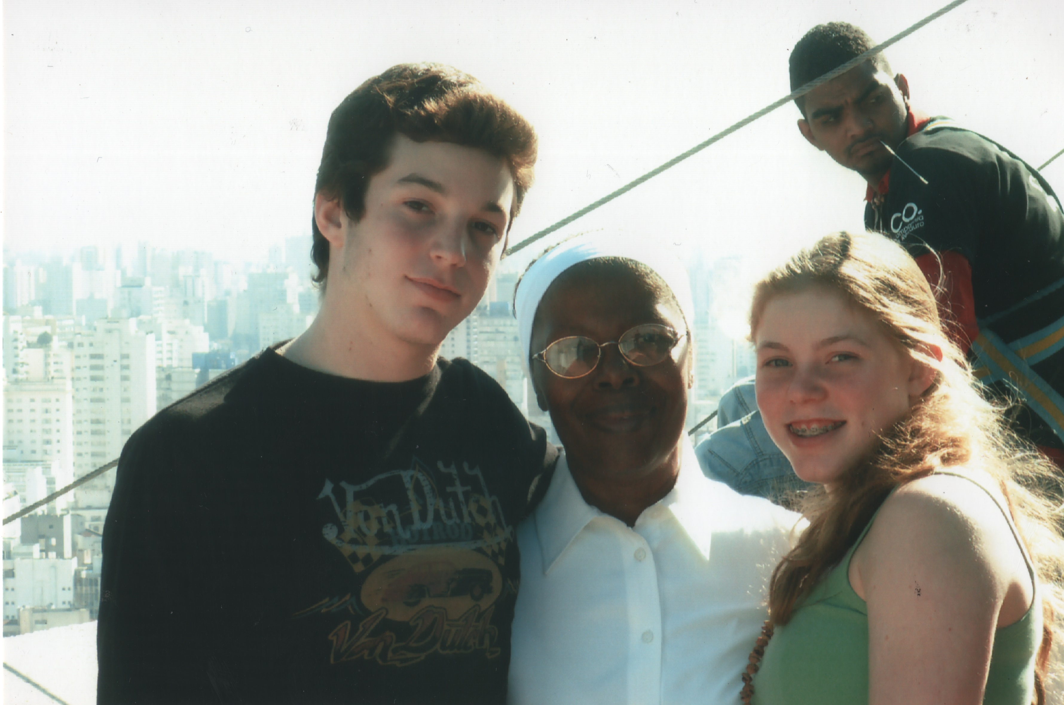 Paulo, Dona Ana e Mônica durante um passeio.