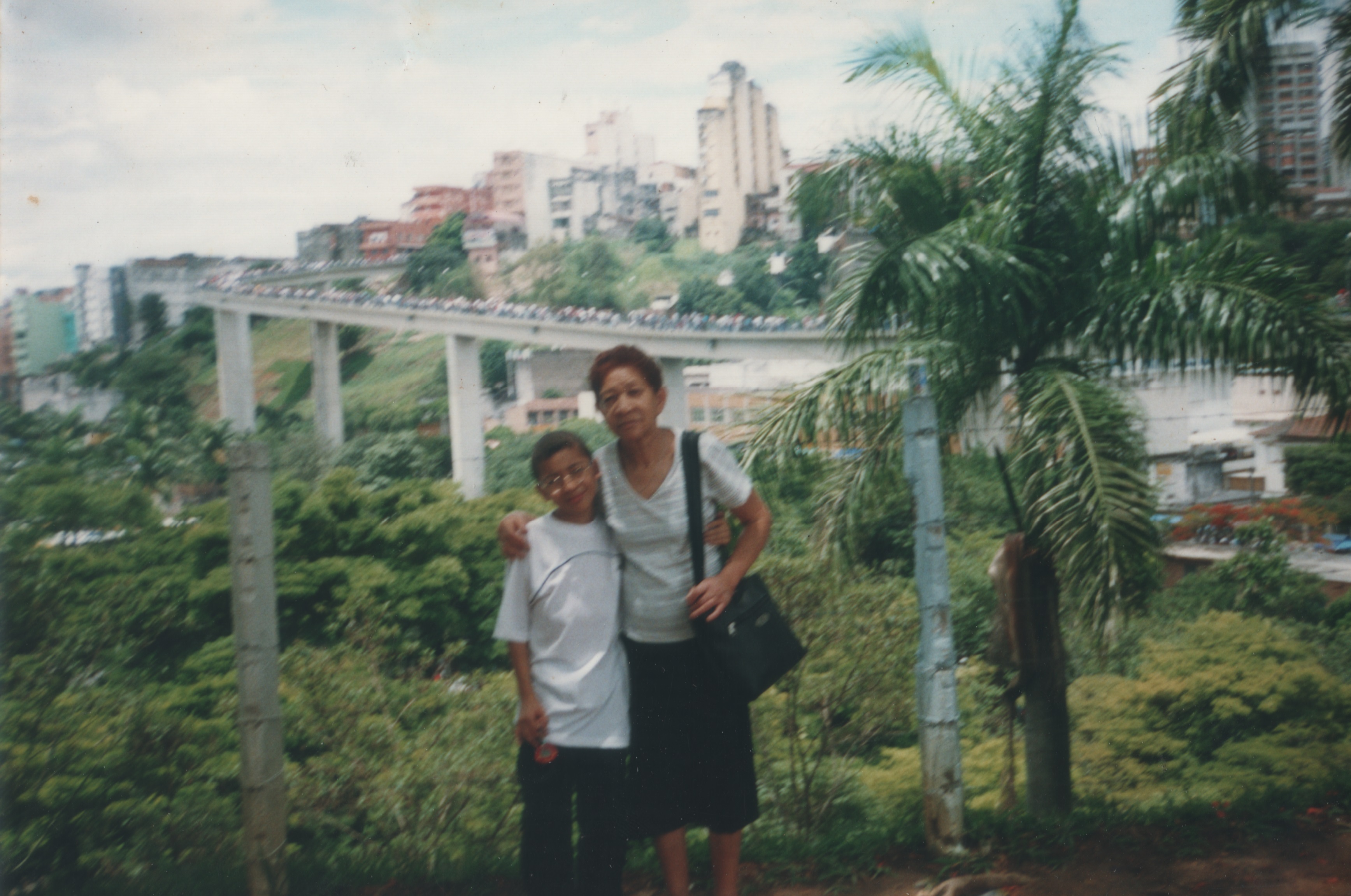 A mãe, Antônia Rita dos Anjos Santos, e o filho Rodrigo, em uma viagem a Aparecida do Norte, destino que a mãe costumava ir até 2 vezes/dia.
