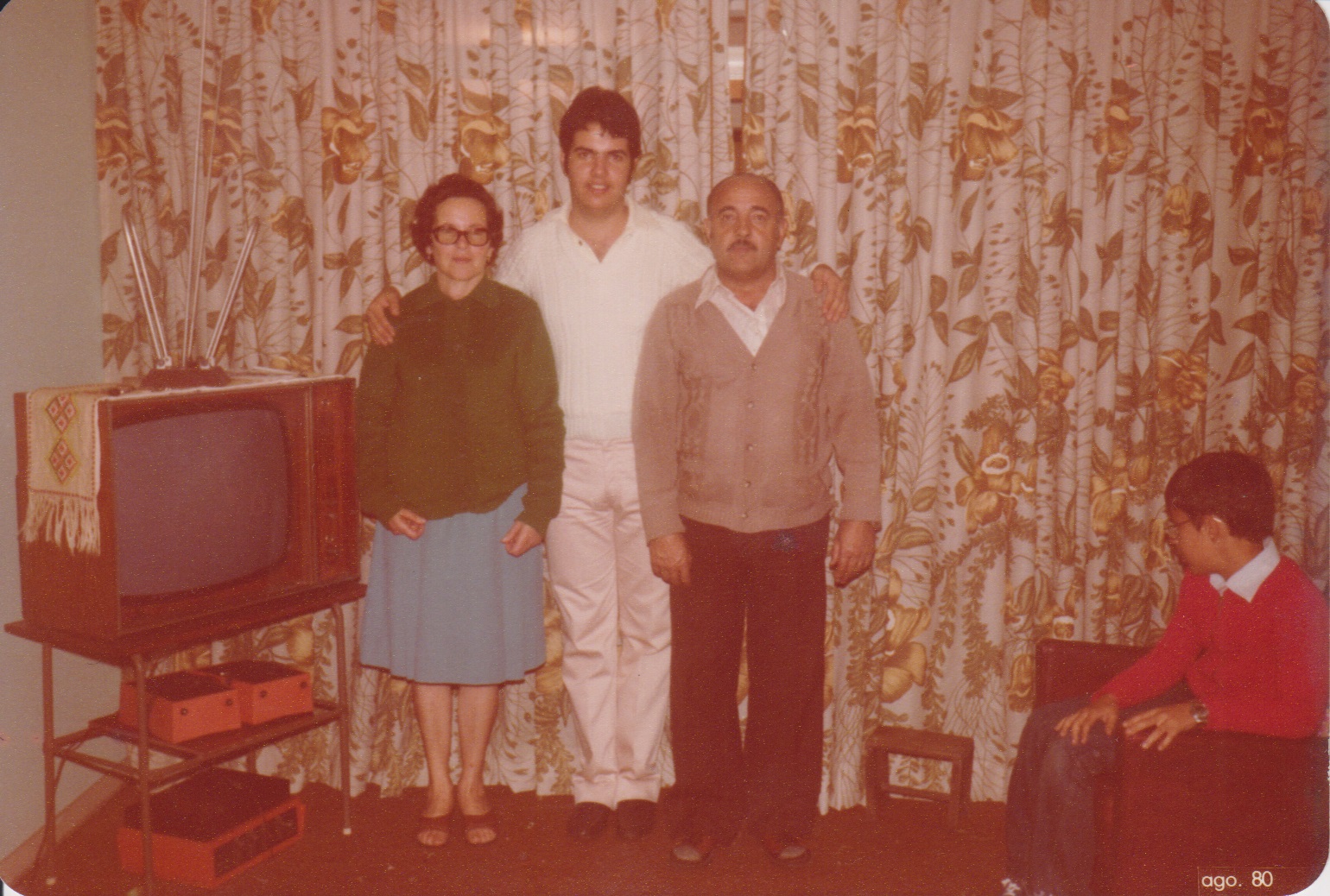 Com a esposa e o filho.