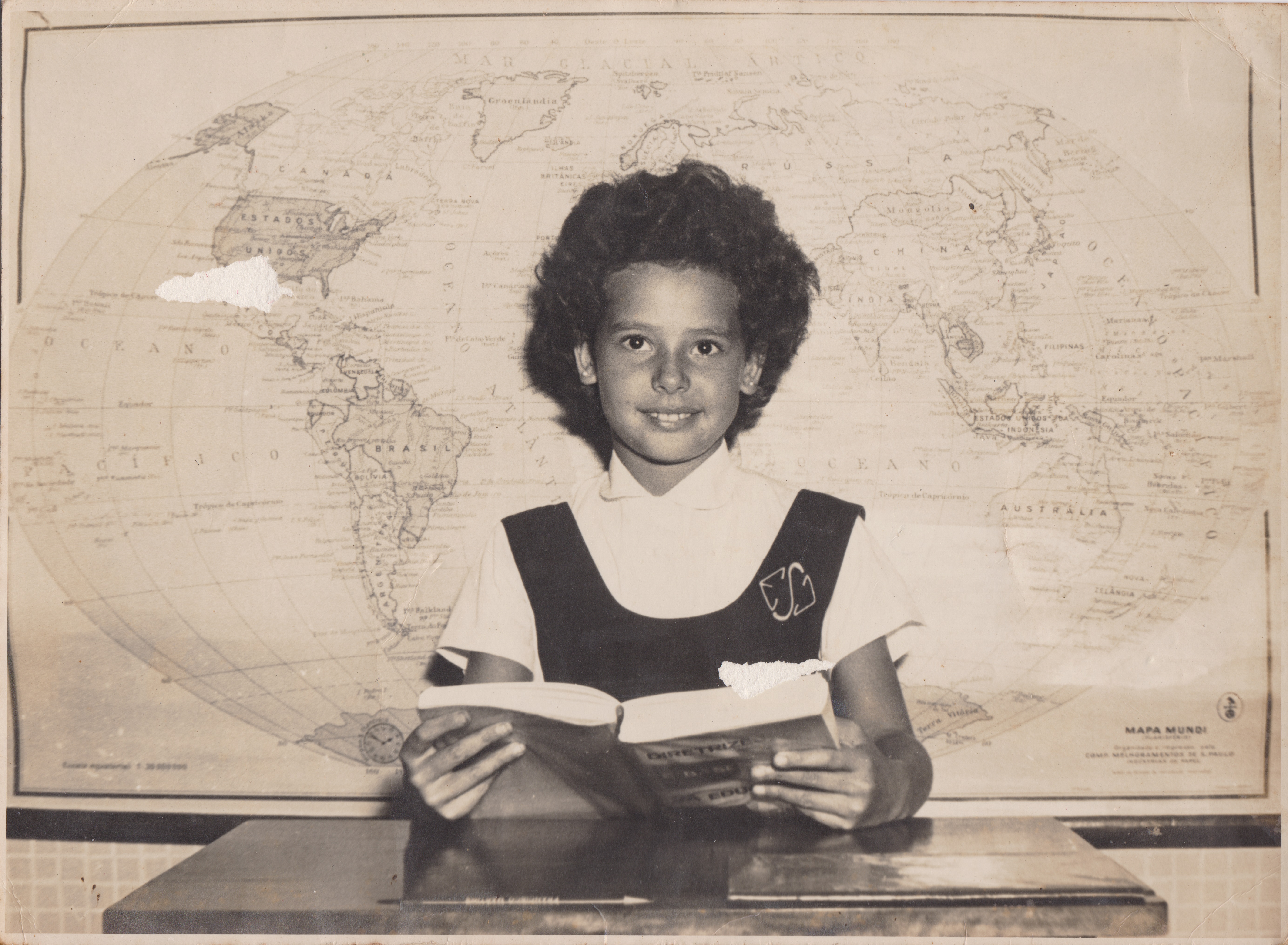 Silvana diz que detestava tirar foto, ela não gostava quando sua mãe a arrumava e chegava a chorar quando sua mãe penteava seu cabelo.