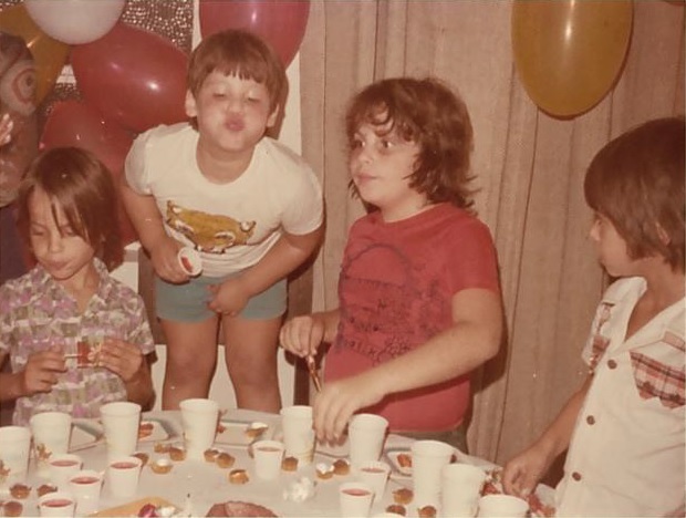 Aniversário de sete anos na casa dos pais.