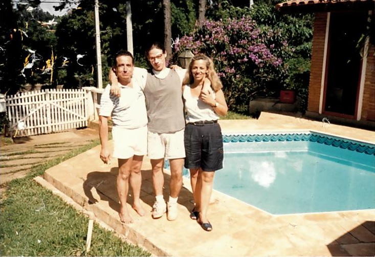 Caito com o pai e a mãe.