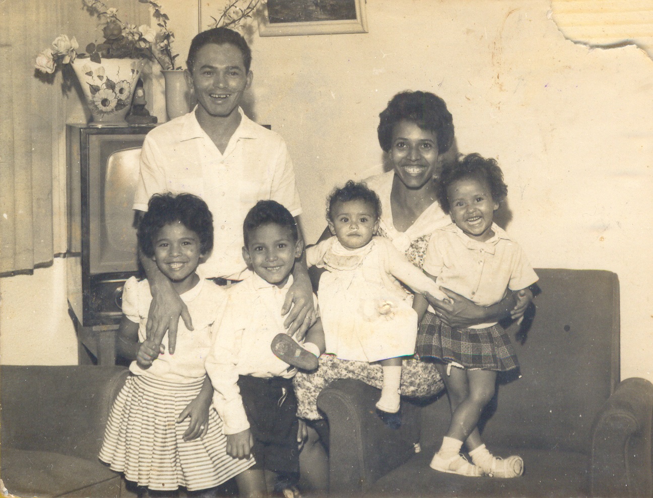 Aniversário de Cristiana e Dalva. Da esquerda para direita: Dalva, Francisco, Jorge Luiz, Maria Cristina, Benedicta e Marli Aparecida