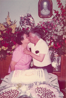 Comemoração dos 50 anos de casamento de Aurora e seu marido