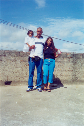 Batizado de Yngrid e de Ygor, foto tirada no pátio da igreja. O objetivo era voltar à Bahia.
